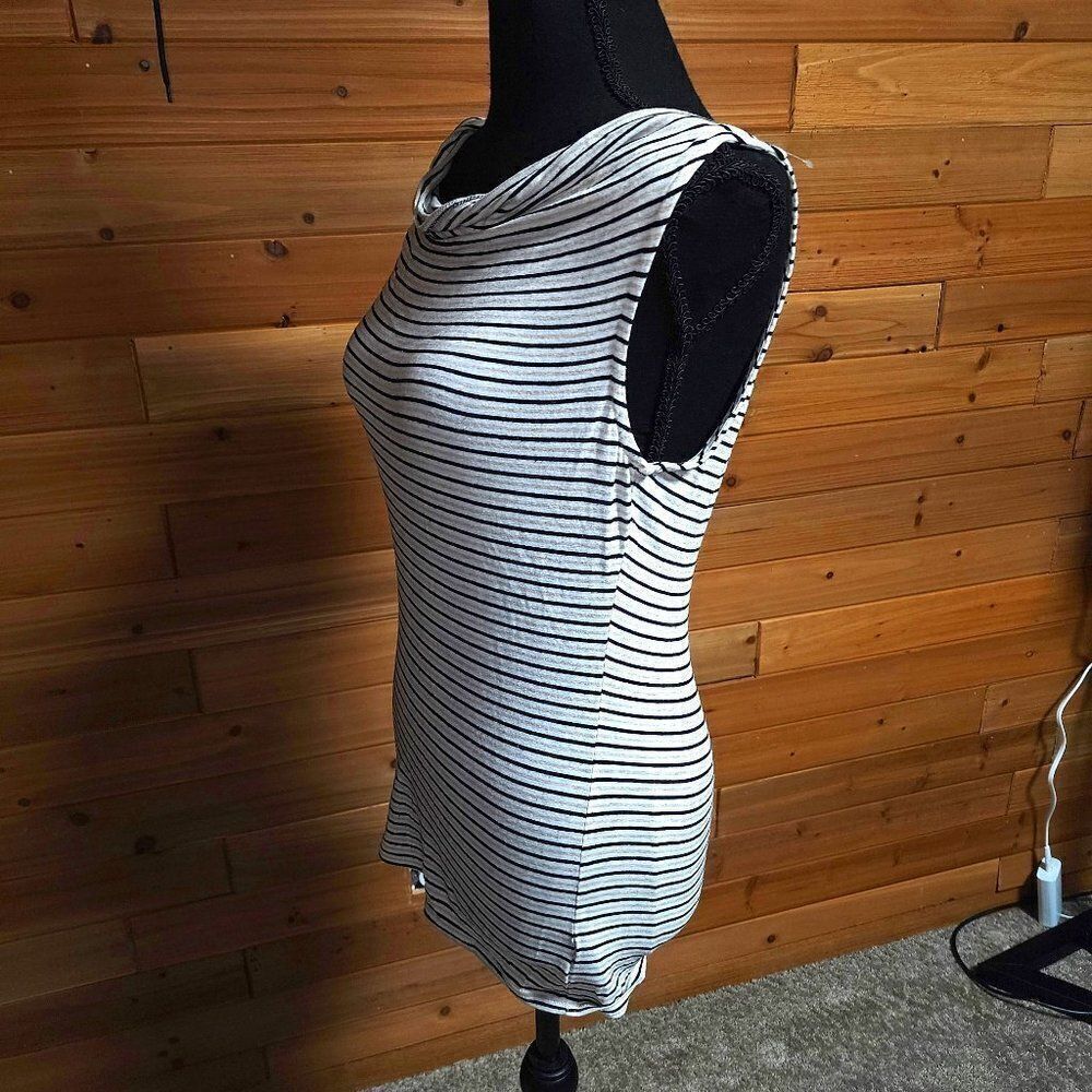 White House Black Market Strip Sleeveless Blouse Size xs